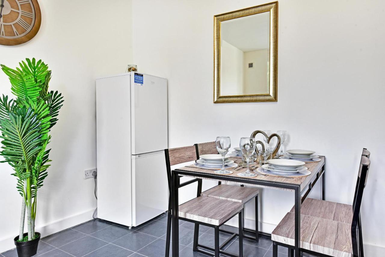 West Ealing Serviced Apts- 2 Bedroom 2 Bath Parking Near Station With Off Street Parking By 360Stays 外观 照片