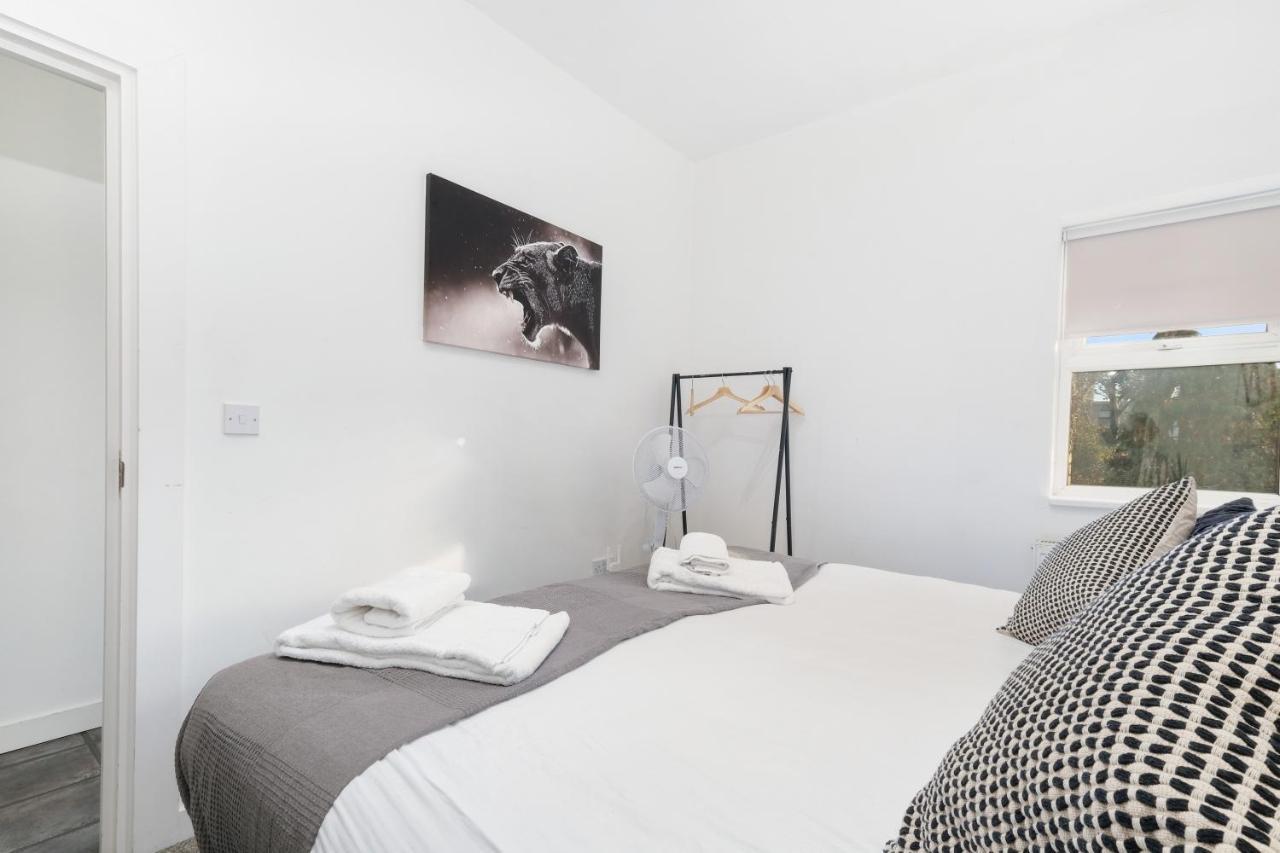 West Ealing Serviced Apts- 2 Bedroom 2 Bath Parking Near Station With Off Street Parking By 360Stays 外观 照片